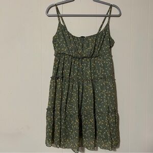 Trixxi Green Preplum Dress with Gold Floral Accents Size Large